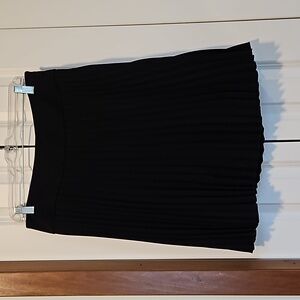 Vintage Petite Sophicate size 10P black pleated skirt.